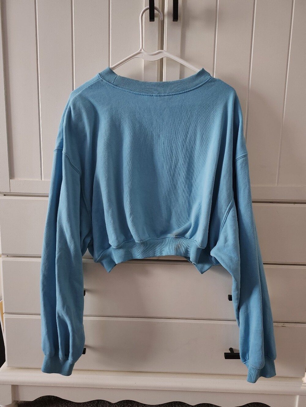 Cropped Crewneck Sweatshirt in Light Blue - Women Tops Sz L